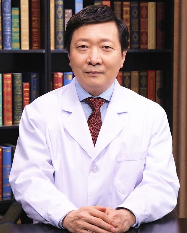 Doktor Parasitologist Andrei Dela Cruz